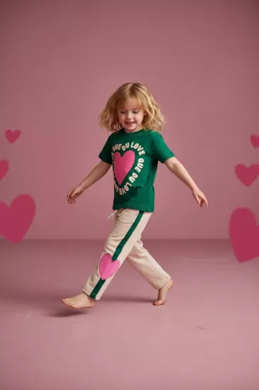 Kız Çocuk Yeşil ’’Que Du Love’’ Kalp Desenli Alt Üst Takım